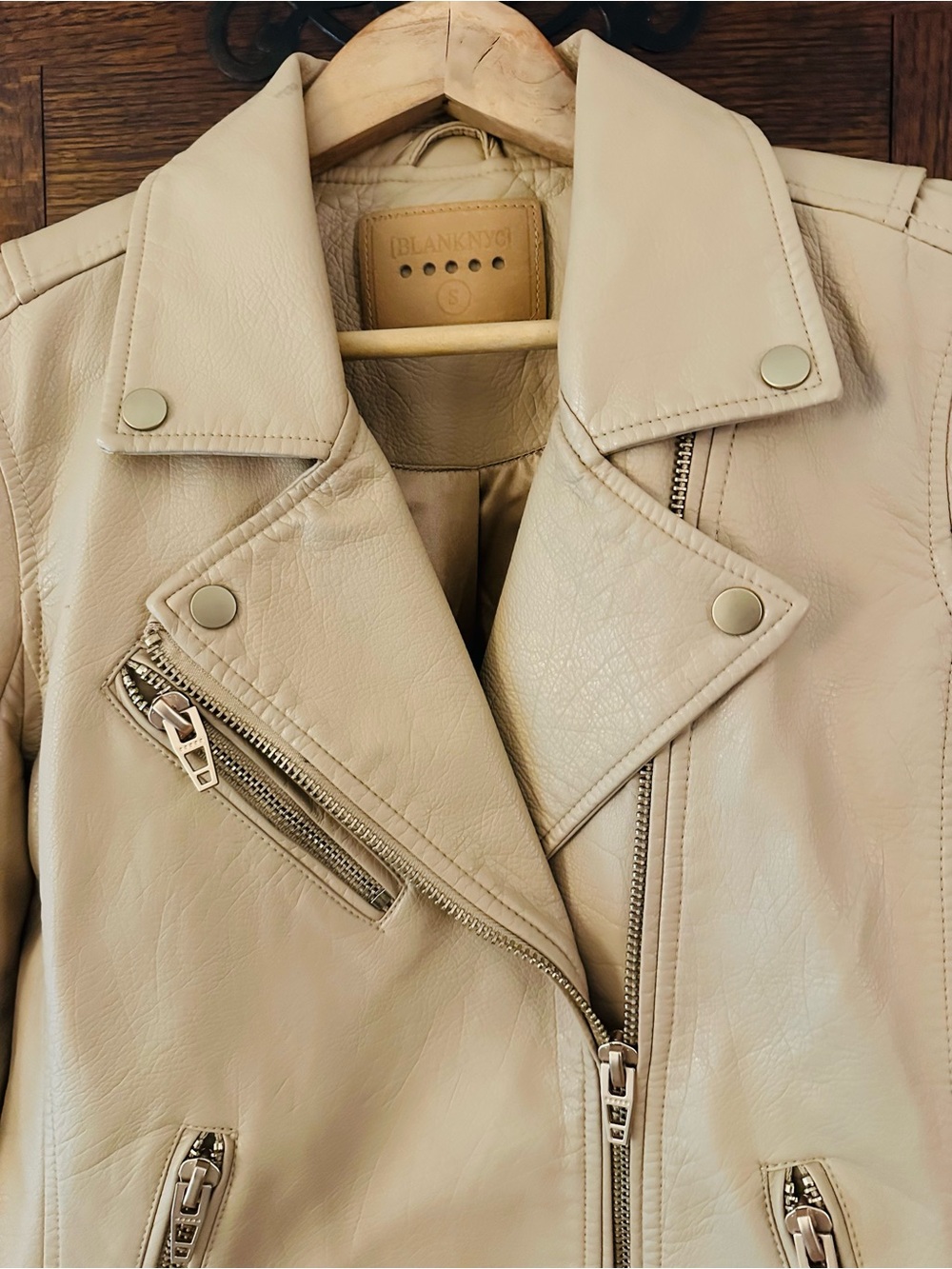 Blank NYC Women’s Beige Faux Leather Moto Jacket Size Small - Picture 5 of 10